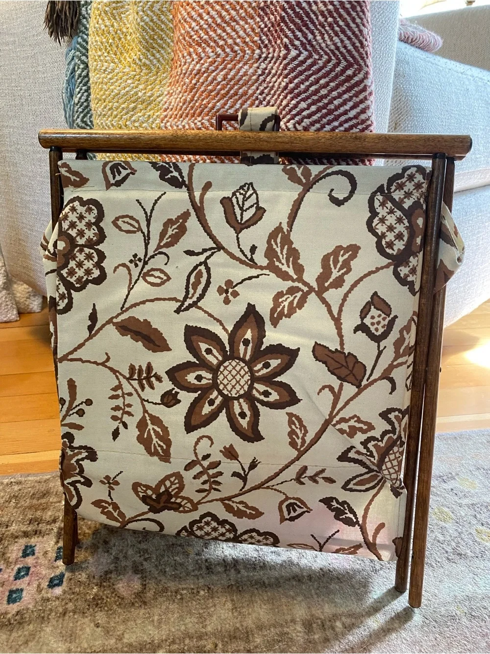 Vintage MCM 1960s Floral Folding Stand up Knit Craft Sew Yarn Basket Holder